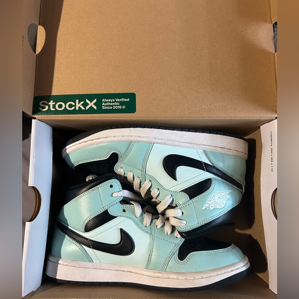Wmns Air Jordan 1 Mid ‘aqua black’